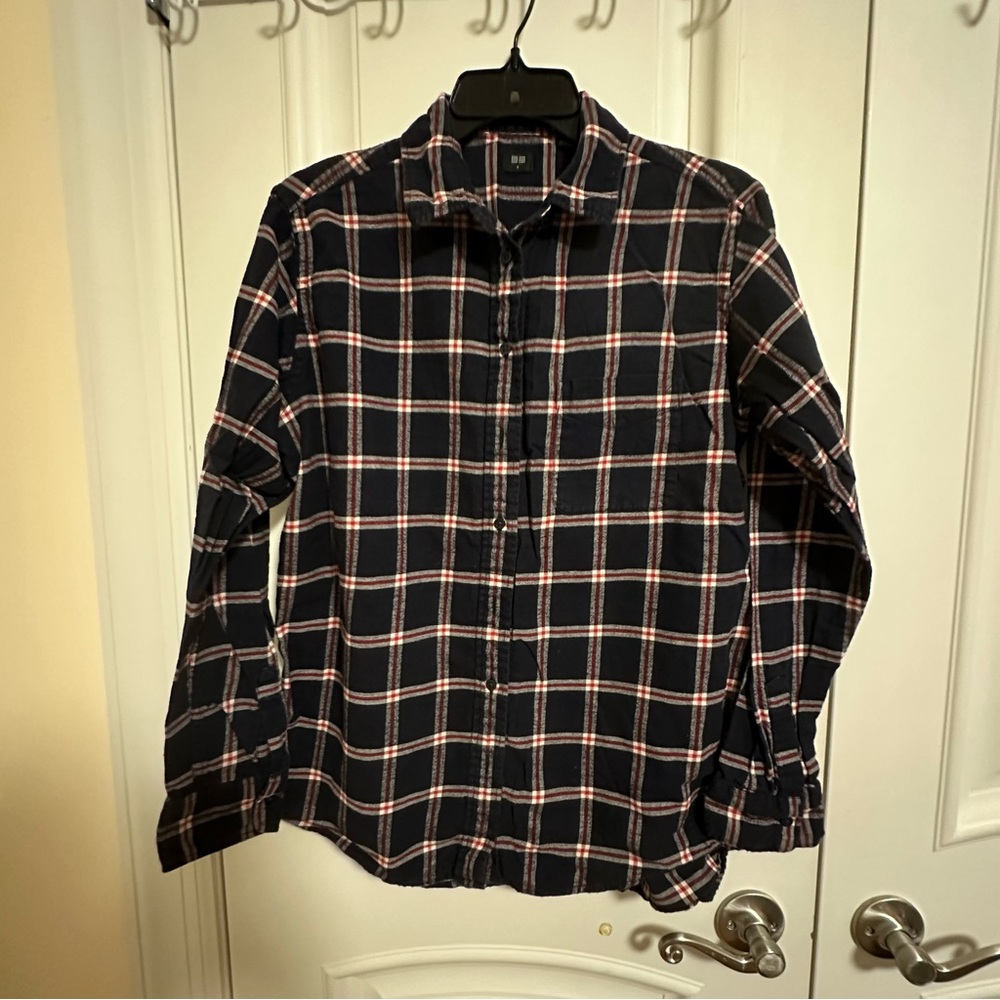 Uniqlo women size M checkered shirt